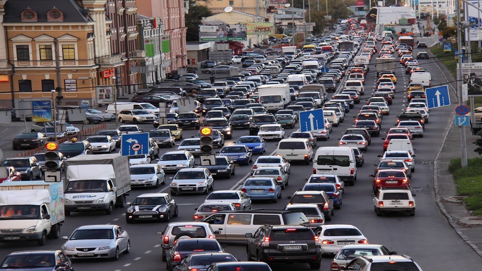 نصف الروس يؤيدون فكرة الحد من سرعة سير السيارات في المدينة حتى 30 كيلومتر