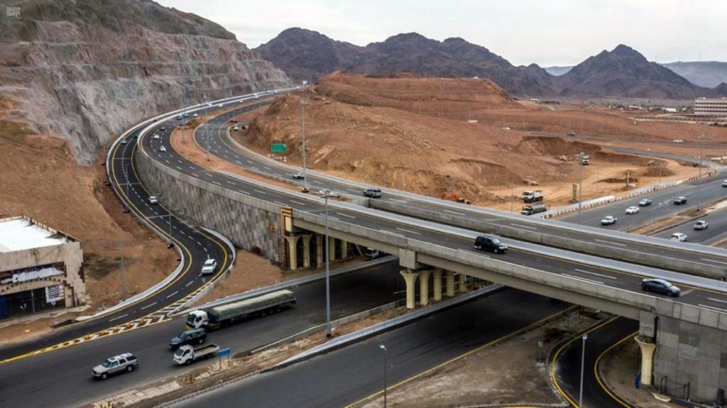 هيئة تطوير المدينة تدشن الحركة المرورية على مشروع جسر تقاطع الإمام مسلم