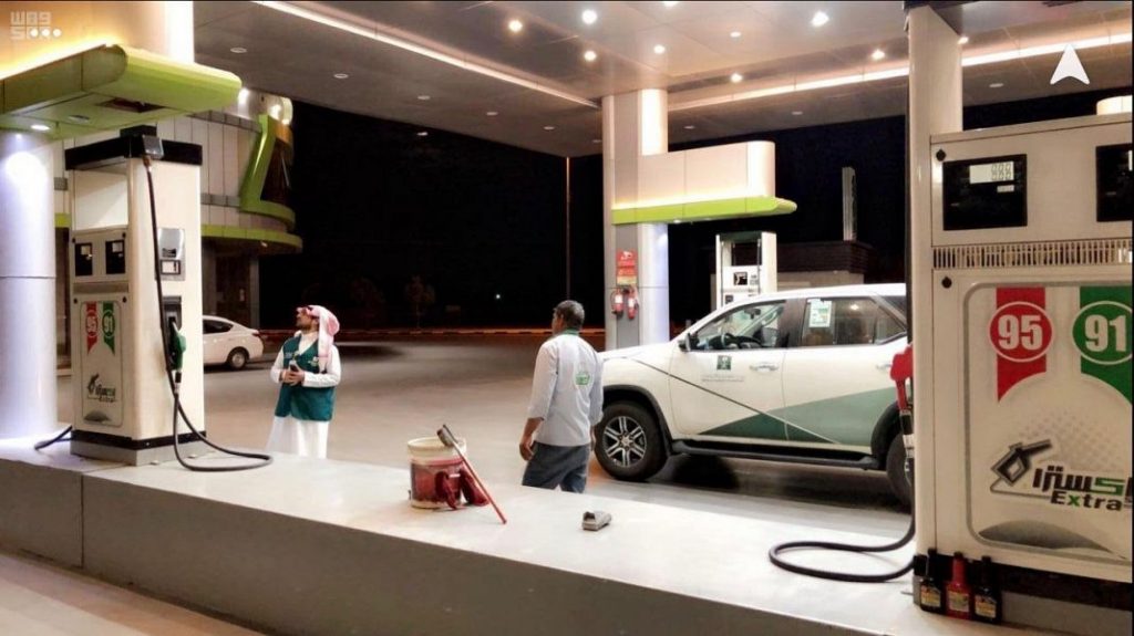 وزارة التجارة تؤكد متابعتها لمحطات الوقود لتطبيق أسعار البنزين المعلنة