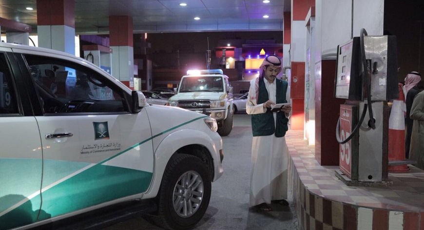 وزارة التجارة تغلق محطة خلطت الديزل بالنزين في بحرة