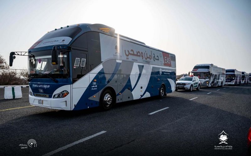 وزارة النقل تعتمد حافلات خاصة لنقل الحجاج لحج هذا العام
