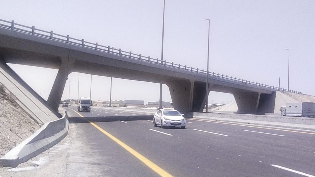 وزارة النقل تنهي إصلاح جسر النابية على طريق أبو حدرية