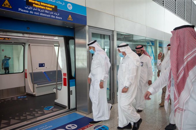 وزير النقل يتفقد مطار الملك عبدالعزيز الدولي ومحطة القطار
