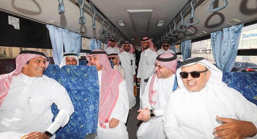 وزير النقل يستقل حافلات النقل العام في الرياض