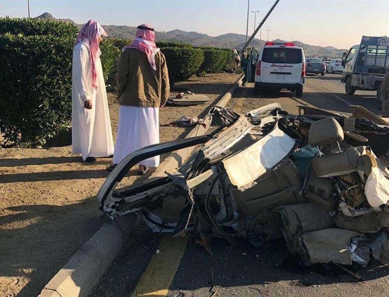 وفاة شخص أثر نشطار مركبته إلى نصفين في حادث مروري بالطائف