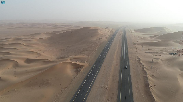 73 ألف كيلو متر من الطرق و13 ميناء تربط المملكة العربية السعودية بدول العالم