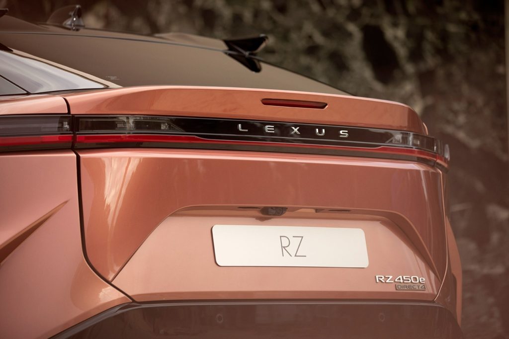 شعار لكزس RZ الجديدة