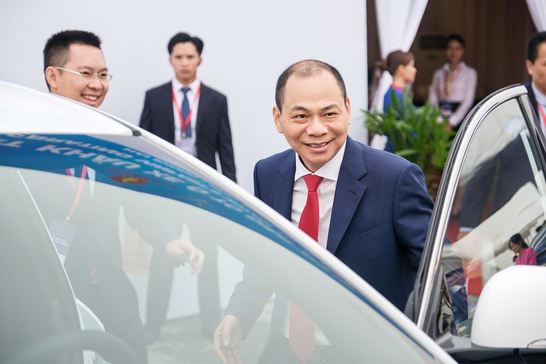 الملياردير الفيتنامي فام فونغ من بيع المكرونة لصناعة السيارات الكهربائية
