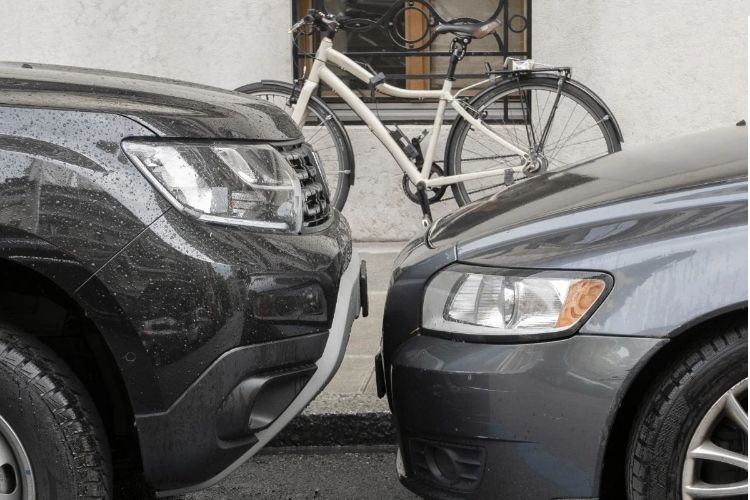 دراسة: سيارات الاس يو في ذات الواجهات الأمامية الكبيرة أكثر خطورة على راكبي الدراجات