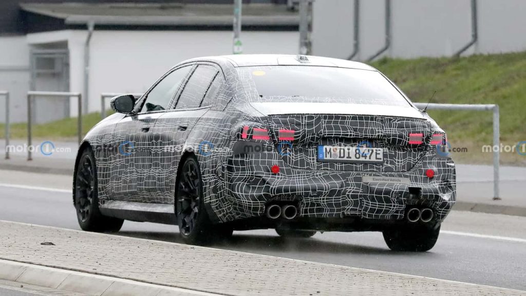 الواجهه الخلفية ل BMW M5