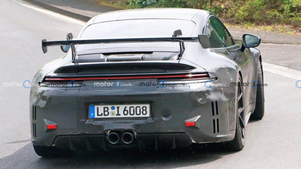 المظهر الخلفي لبورشه 911 GT3 المحدثة علي حلبة نوربورجرينج
