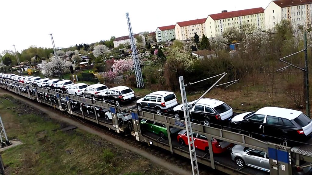 أطول قطارات نقل السيارات
