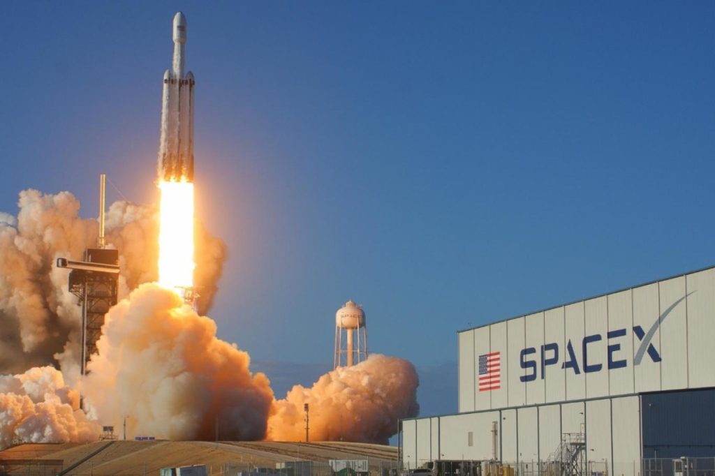 سبيس X تطلق احد صواريخها الفضائية