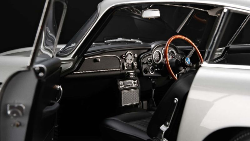 أستون مارتن DB5 فانتاج إصدار أمالجام من الداخل