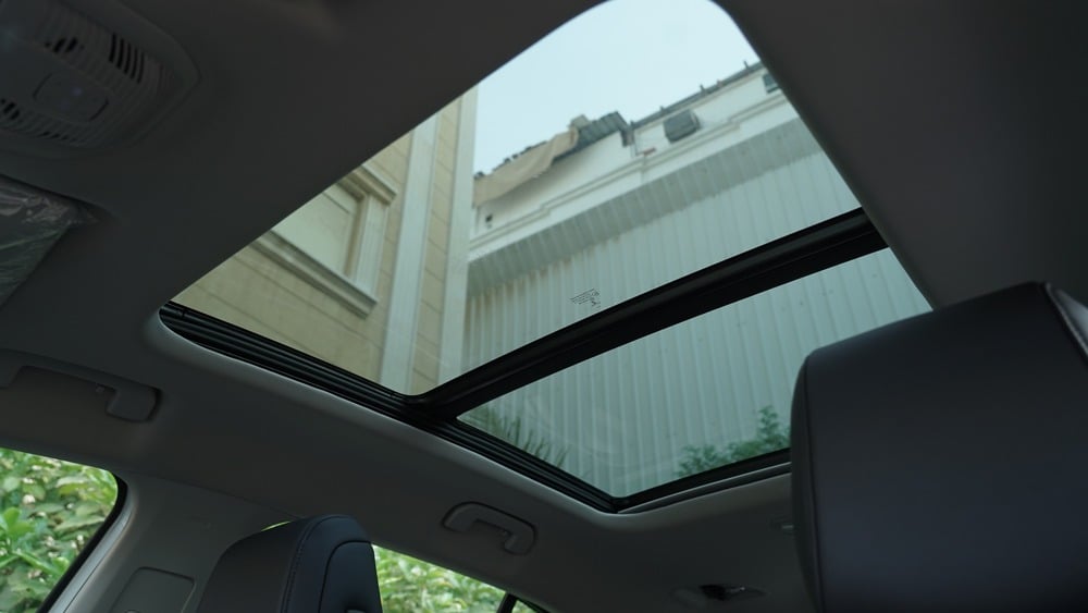 المنظر البانورامي مع فتح السقف