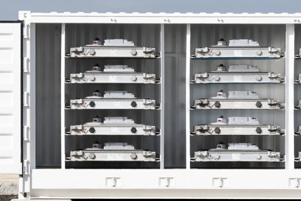 JLR تجعل من بطاريات السيارات المستعملة مخزون أكبر للطاقة