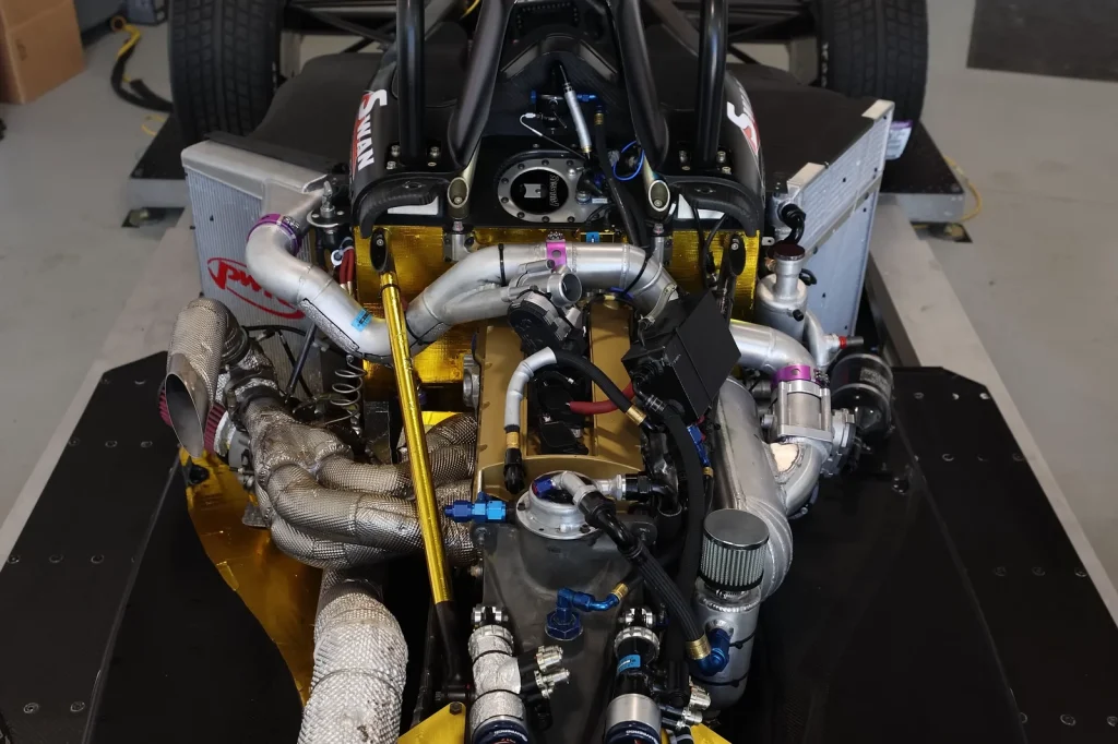 محرك سيارة السباق فورمولا أتلانتيك