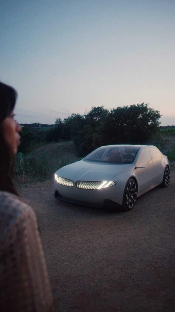 شاهد سيارة بي إم دبليو Vision Neue Klasse الاختبارية لمستقبل الكهربائية