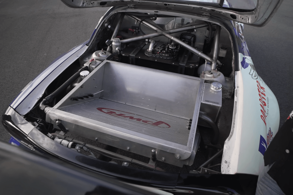 تجهيزات خاصة لسيارة Mazda RX-7