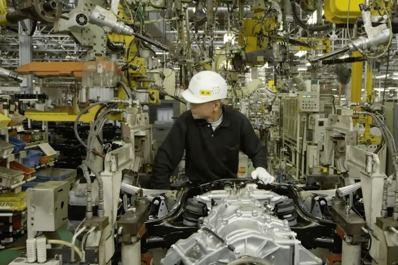 كيفية تصنيع نيسان GT-R في اليابان