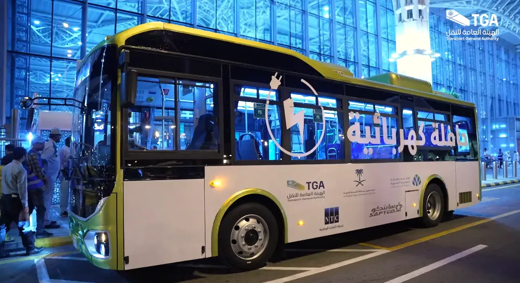 الدمام يستقبل أول حافلة كهربائية تماشيا مع رؤية السعودية 2030
