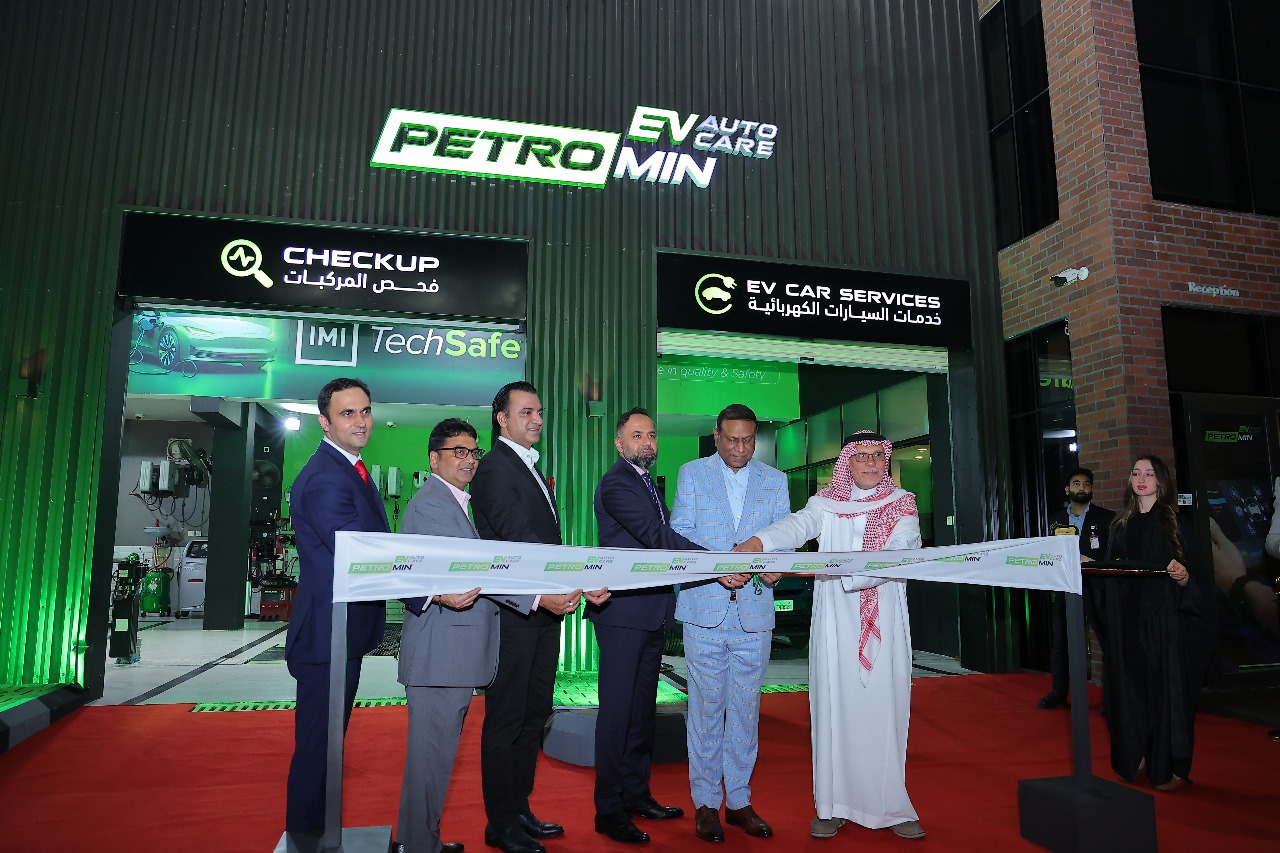 بترومين تفتتح أول مراكزها لصيانة السيارات الكهربائية في المملكة