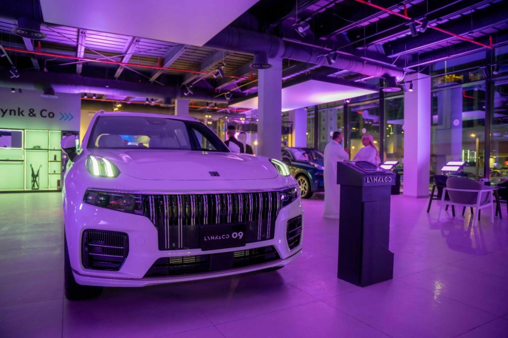 شركة الجبر تفتتح صالة لعرض سيارات لينك اند كو في جدة