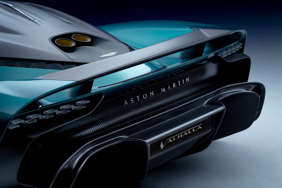 سيارة أستون مارتن فالهالا الخارقة تصل عام 2024 بتكنولوجيا الفورمولا 1