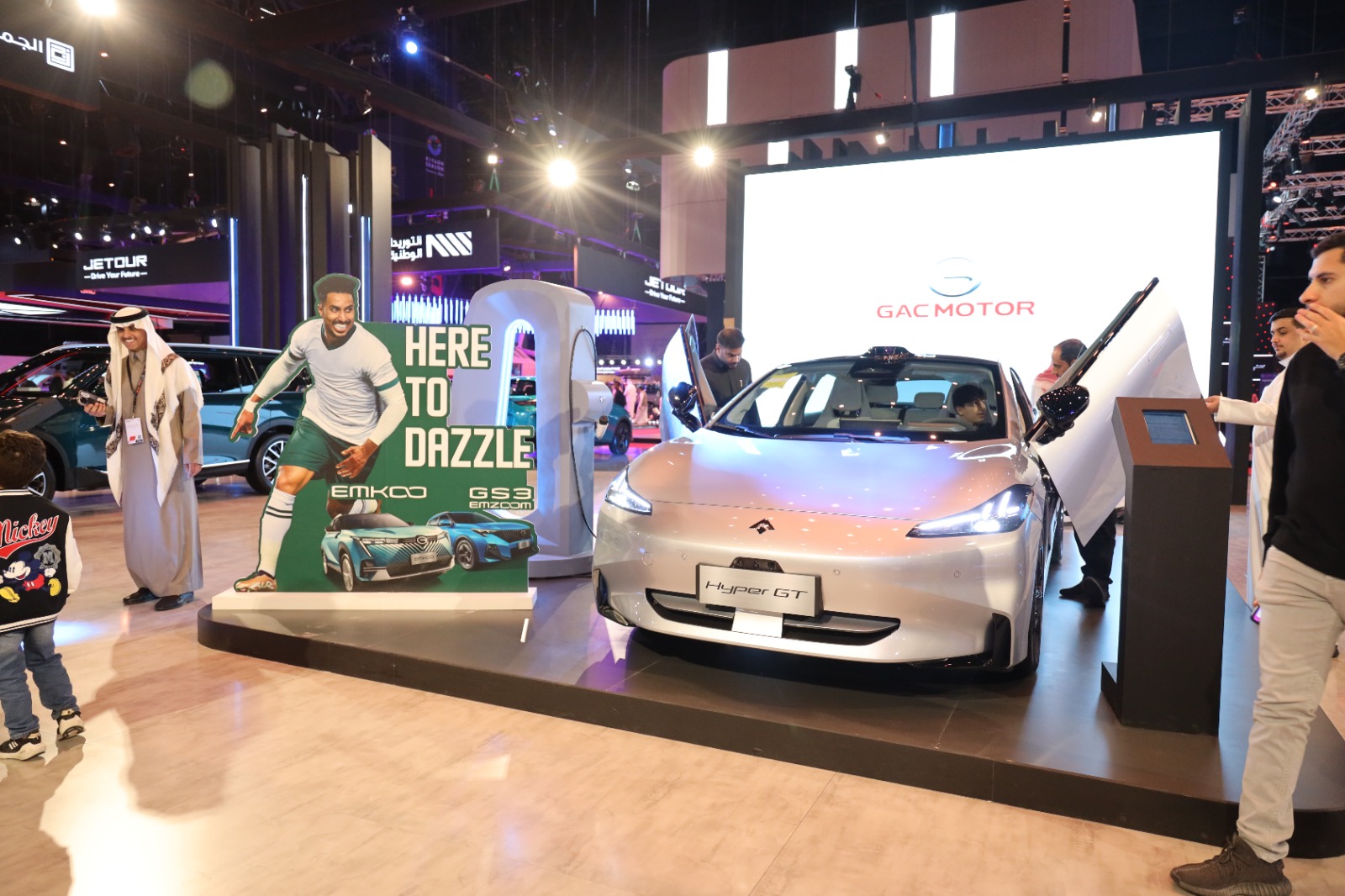 الجميح تستعرض جي أيه سي هايبر GT الكهربائية بمعرض الرياض للسيارات 2023