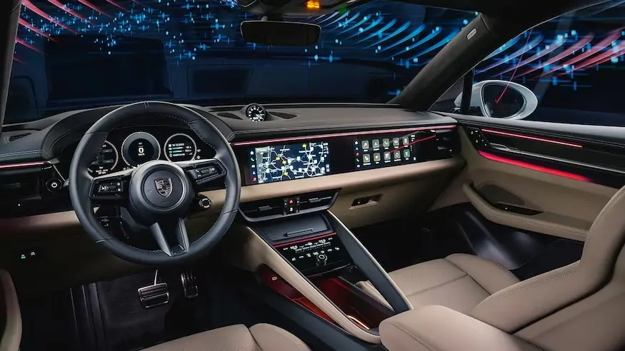 الشاشة الداخلية لسيارة بورش ماكان EV الكهربائية 2024