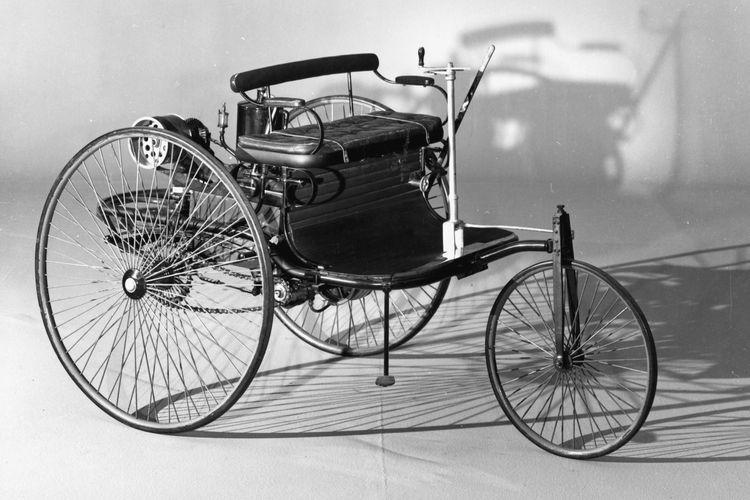 1888 مرسيدس تحصل على أول براءة اختراع لمحرك احتراق 
