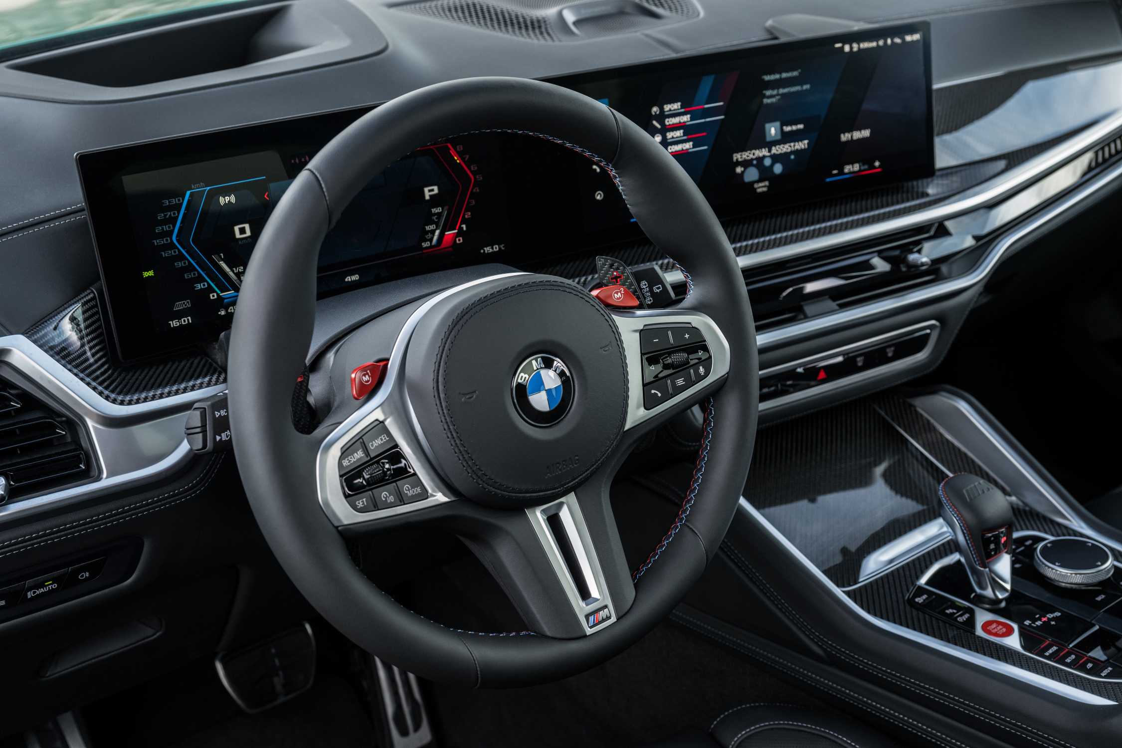 سيارة BMW X5 2024 وأفضل سيارات SUV لعام 2024 فى السعودية التصميم الداخلي