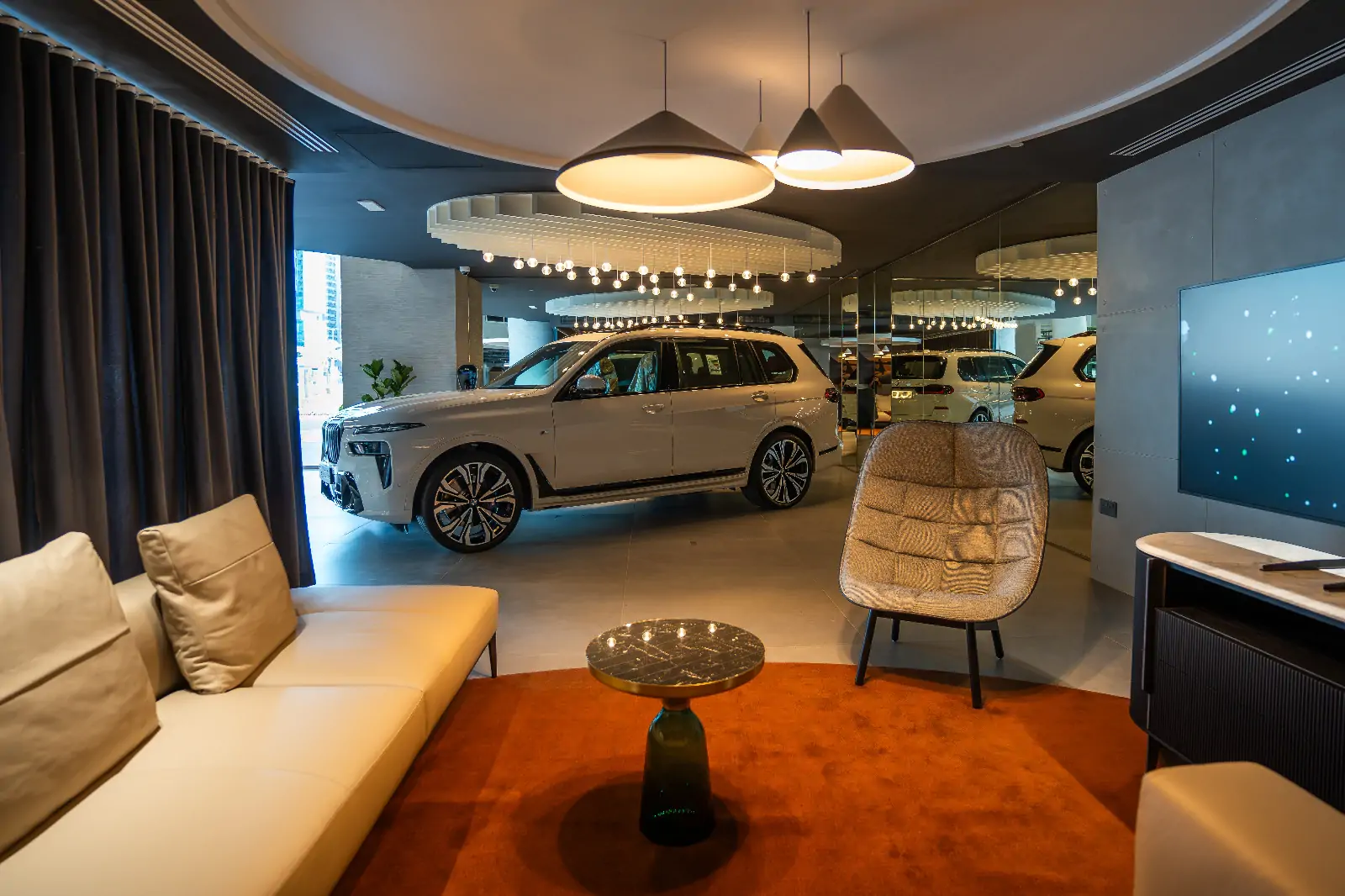 أبوظبي موتورز تفتتح أول صالة عرض Retail.Next من BMW