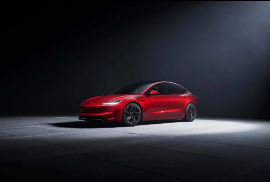 تسلا موديل 3 2024 Tesla Model 3: دليل شامل عن الميزات والمواصفات والأسعار
