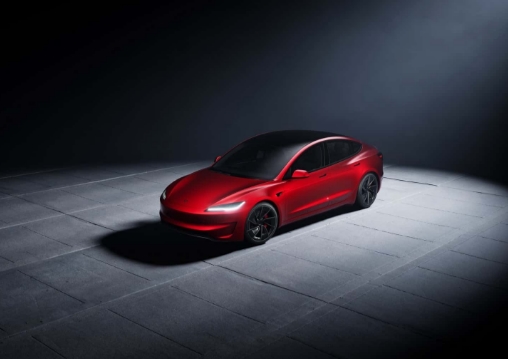تسلا موديل 3 2024 Tesla Model 3: دليل شامل عن الميزات والمواصفات والأسعار