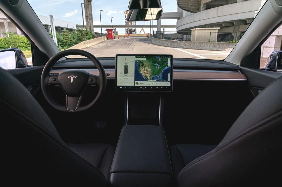 تسلا موديل واي 2024 Tesla Model Y: دليل شامل حول الميزات والمواصفات والأسعار