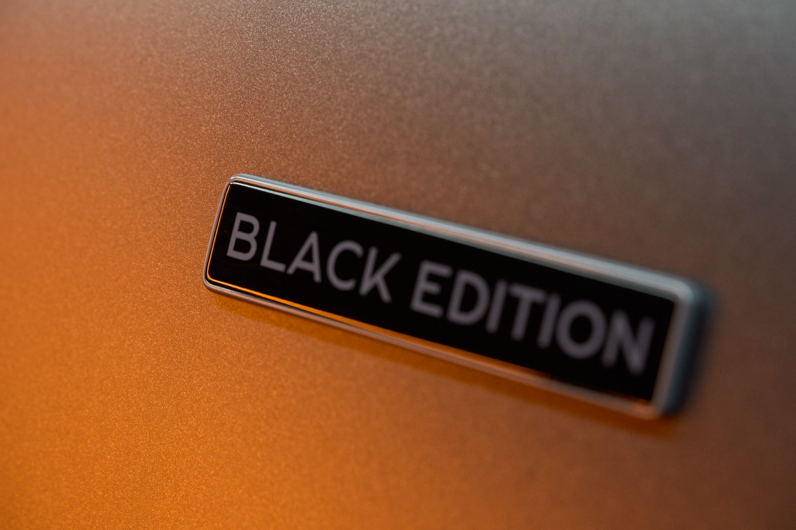بنتلي بنتايغا إس الإصدار الأسود أول نسخة بأجنحة سوداء منذ 105 عام