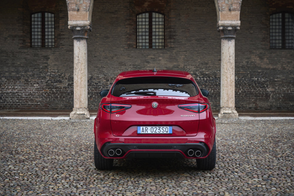 أسعار ومواصفات الفا روميو ستيلفيو 2024 Alfa Romeo Stelvio: دليل شامل