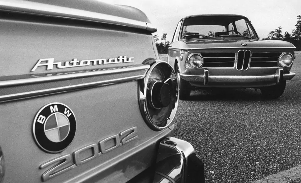 BMW 2002 موديل 1968 - من أشهر السيارات الألمانية 