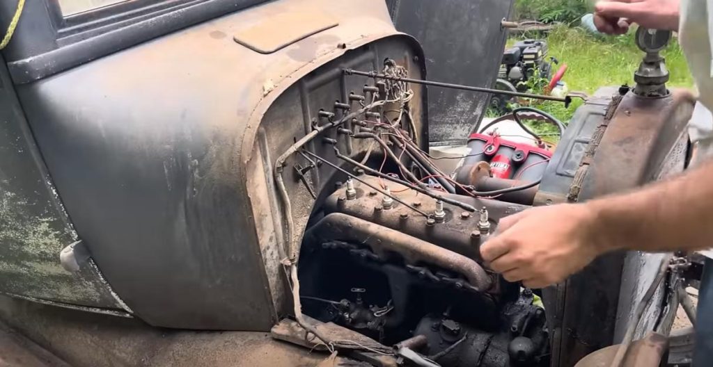 شاهد عملية ترميم سيارة فورد موديل T بعد توقفها لـ 74 عامًا