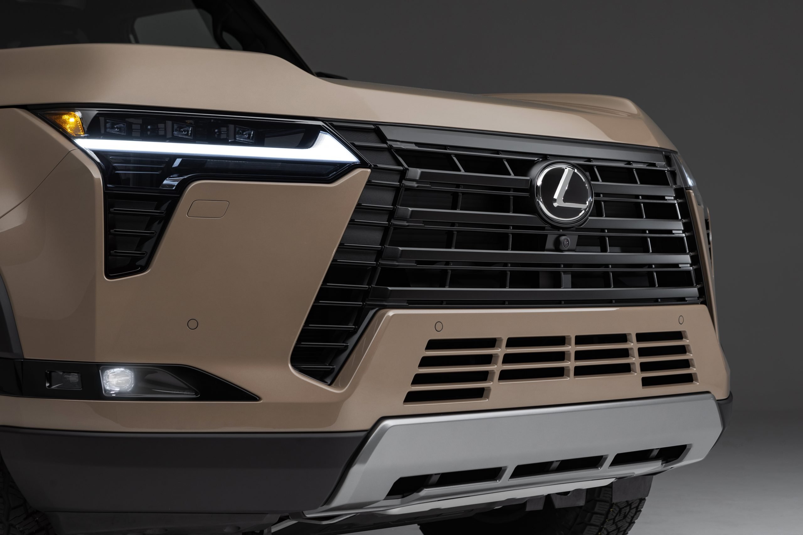 لكزس جي اكس 2024 "Lexus GX": دليل شامل يعرض الميزات والمواصفات والأسعار