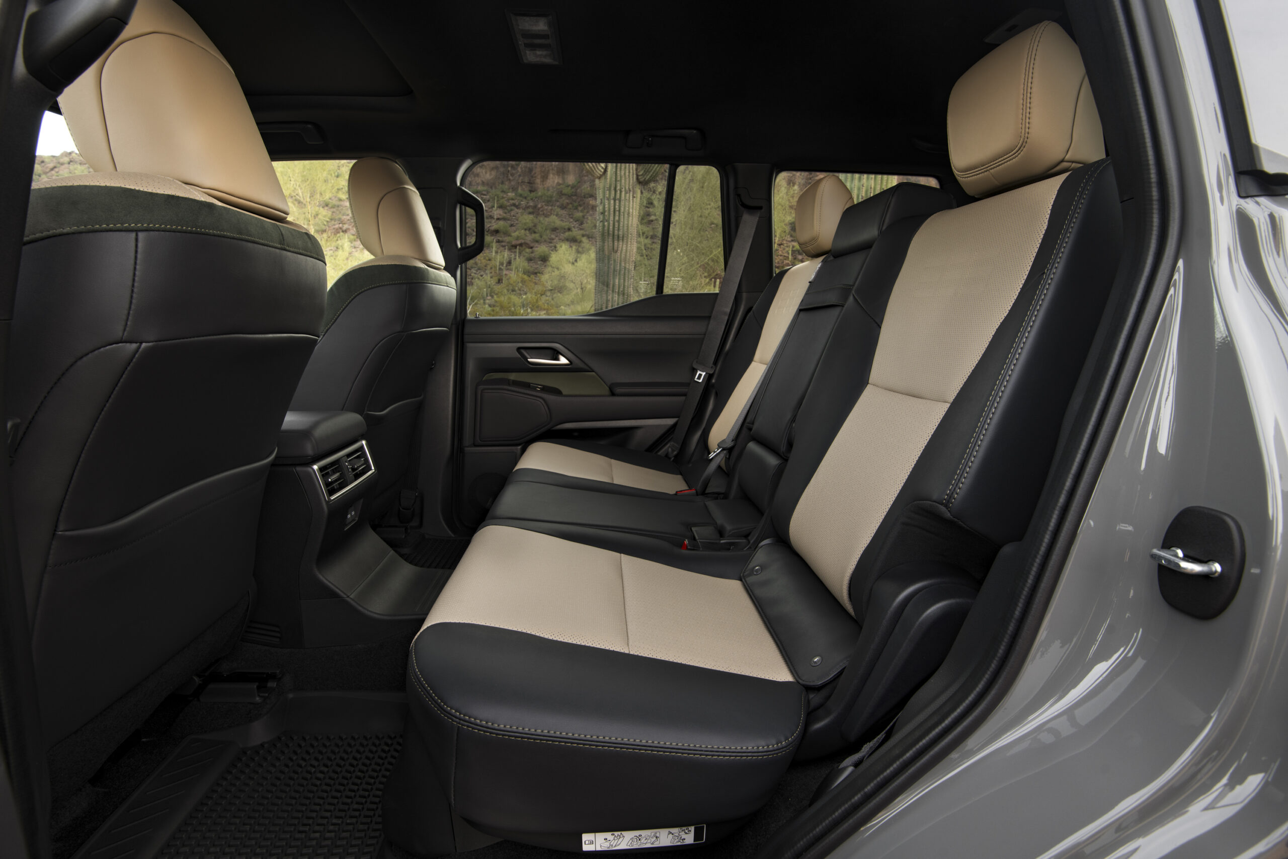 لكزس جي اكس 2024 "Lexus GX": دليل شامل يعرض الميزات والمواصفات والأسعار