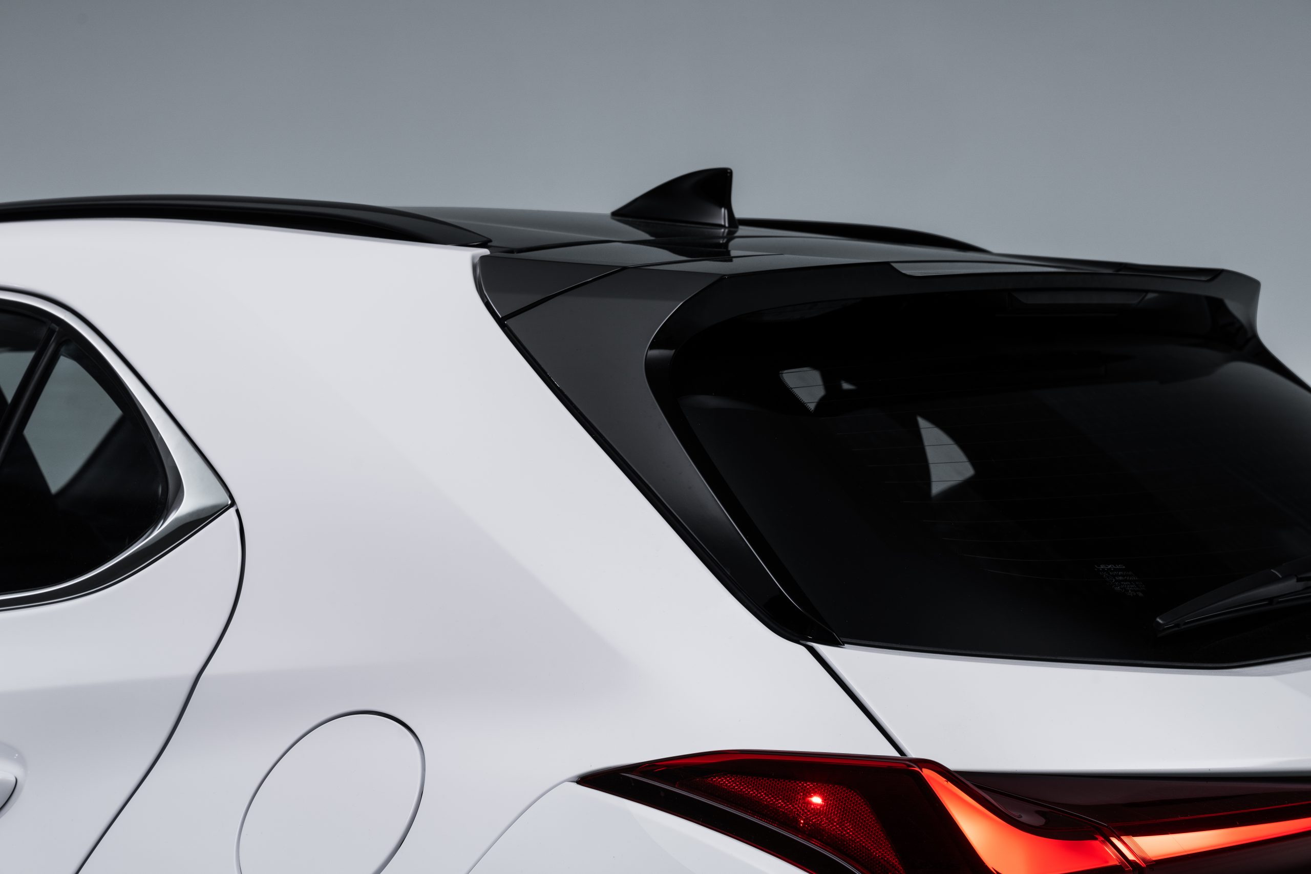 لكزس يو اكس 2024 "Lexus UX": دليل شامل يعرض المميزات والأسعار والمواصفات