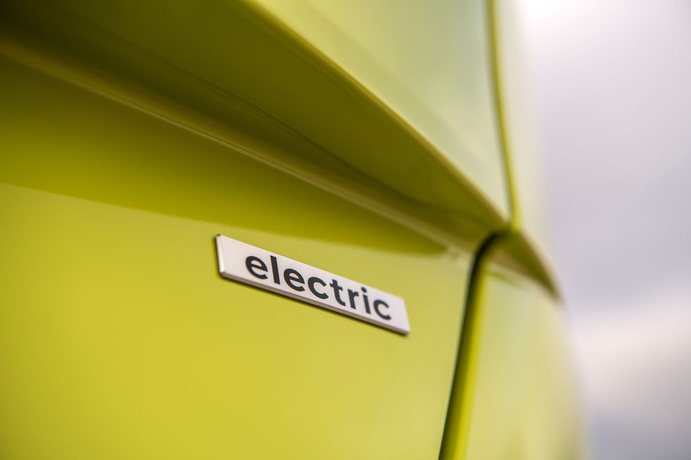 شعار كهربائية السيارة 