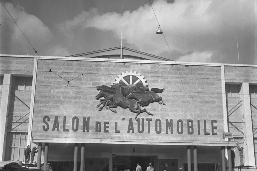 مدخل معرض جنيف الدولي السابع عشر للسيارات في مارس 1947